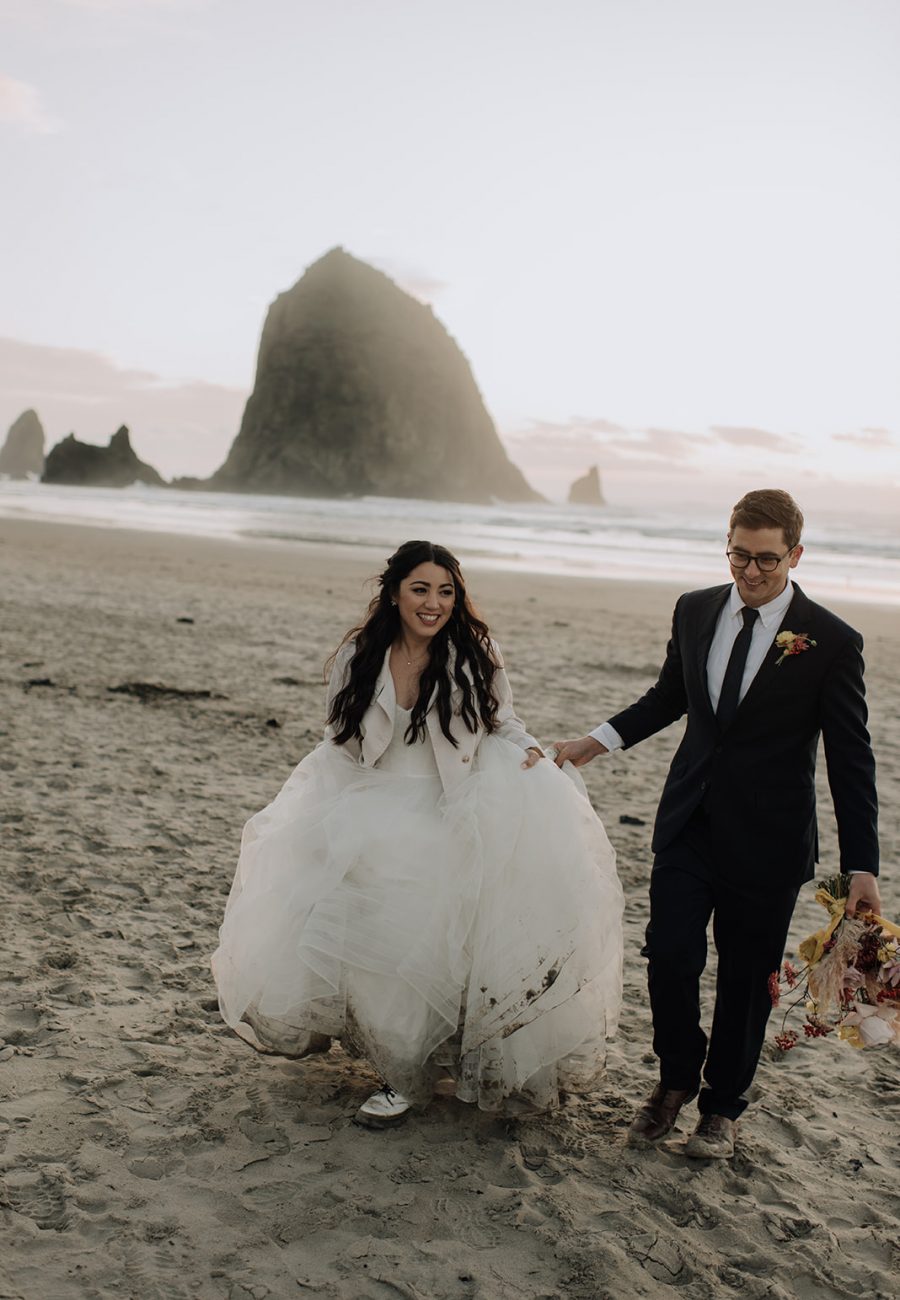 cannon beach oregon elopement with wedding photographer naomi levit