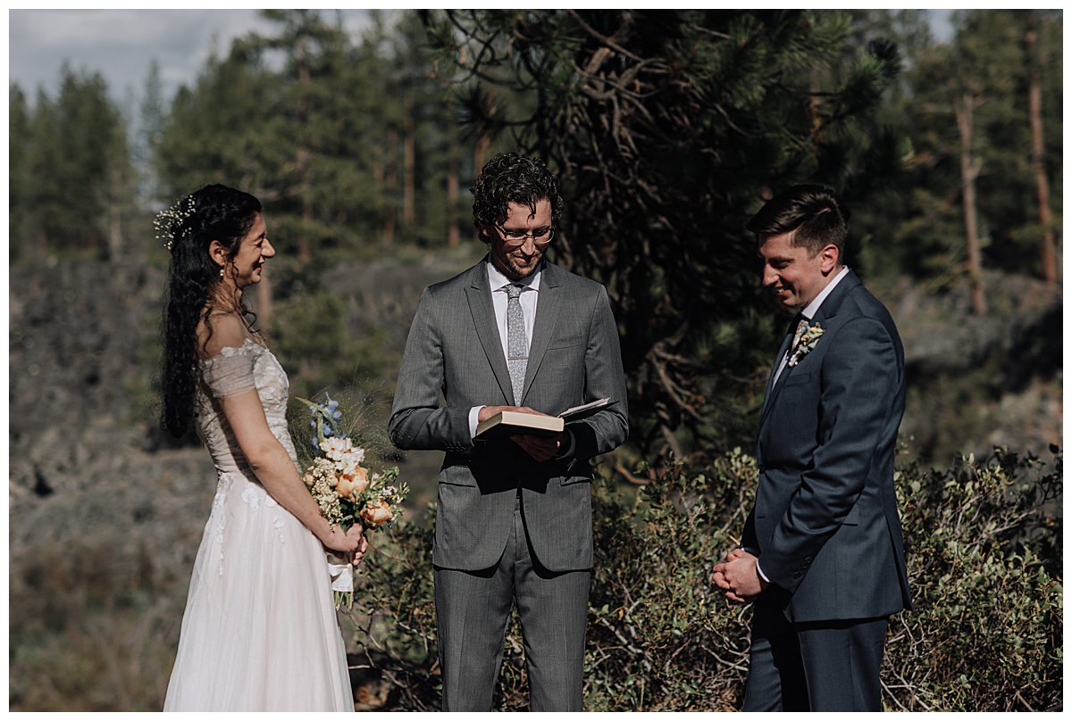 small wedding in bend oregon at dillon falls trailhead