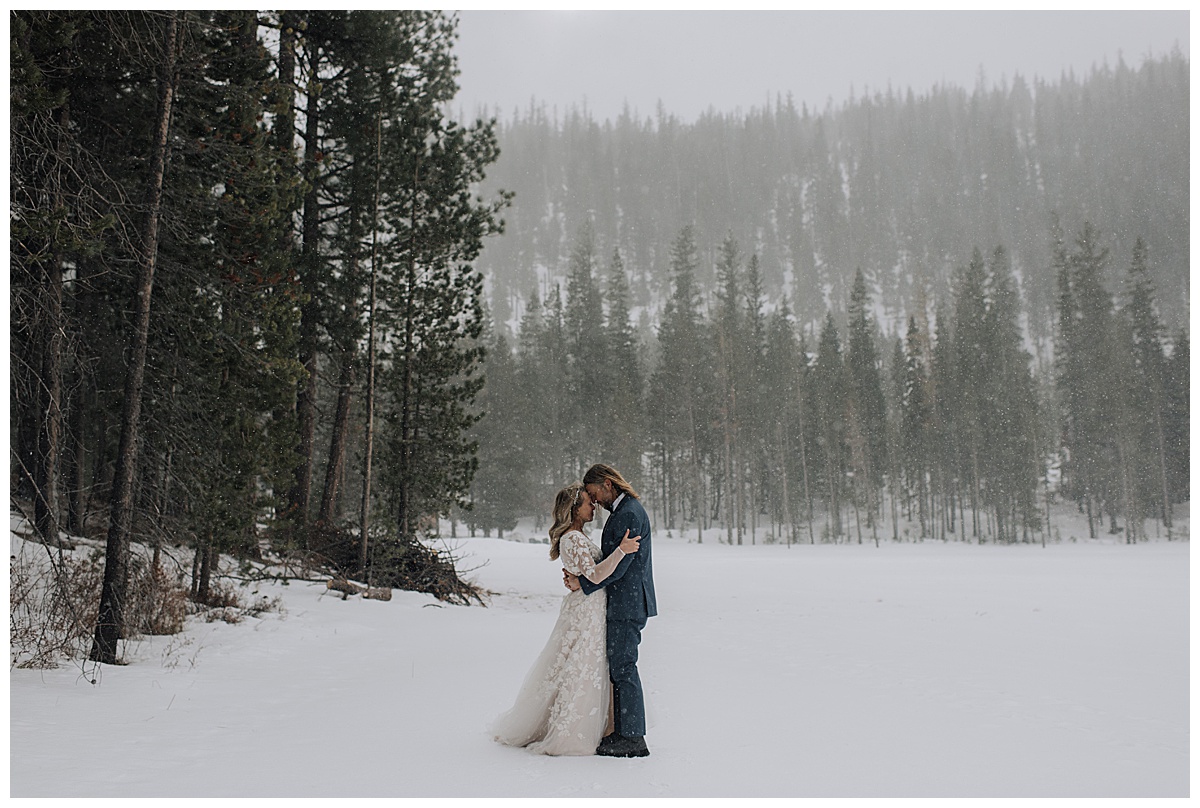 romantic snowy elopement at tumalo lake near bend oregon