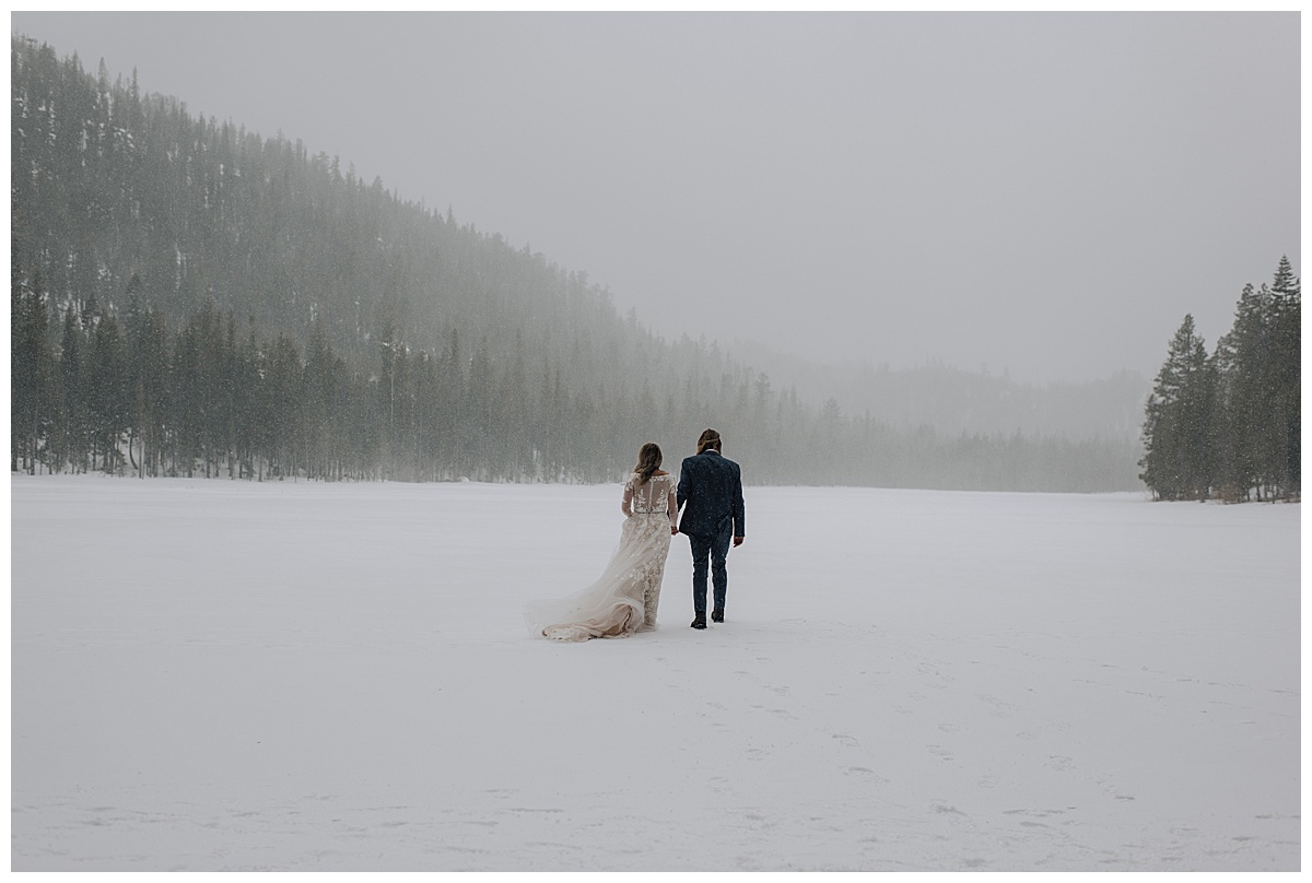romantic snowy elopement at tumalo lake near bend oregon